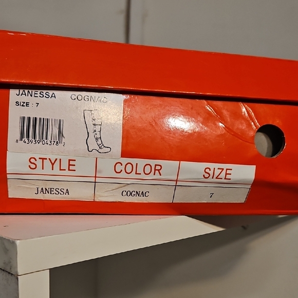 Women's Brown Leather Boots - Picture 7 of 8